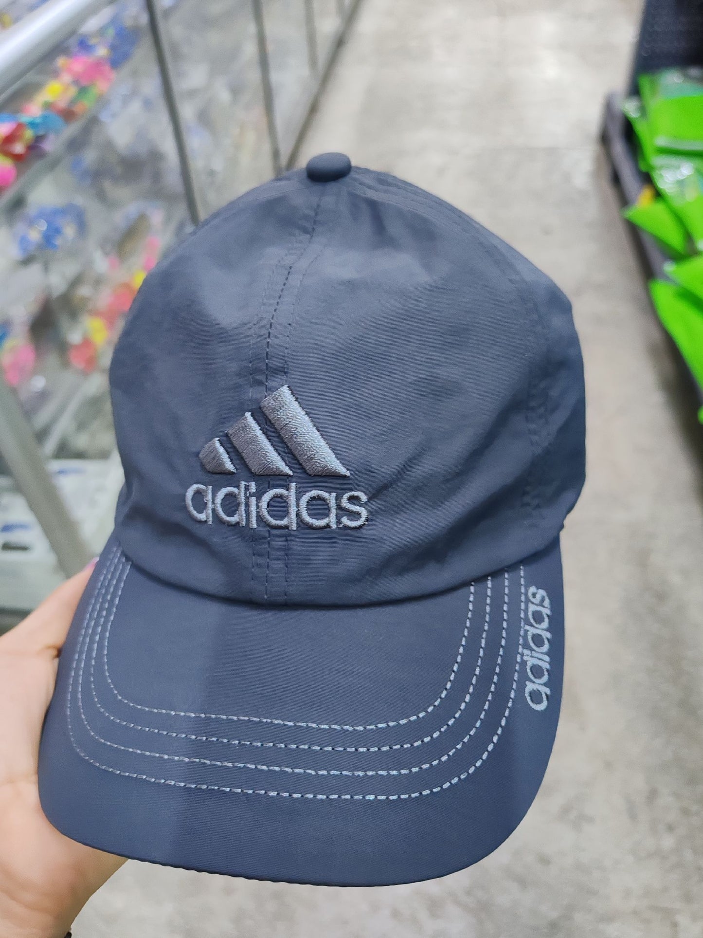 GORRA ADIDAS GRIS